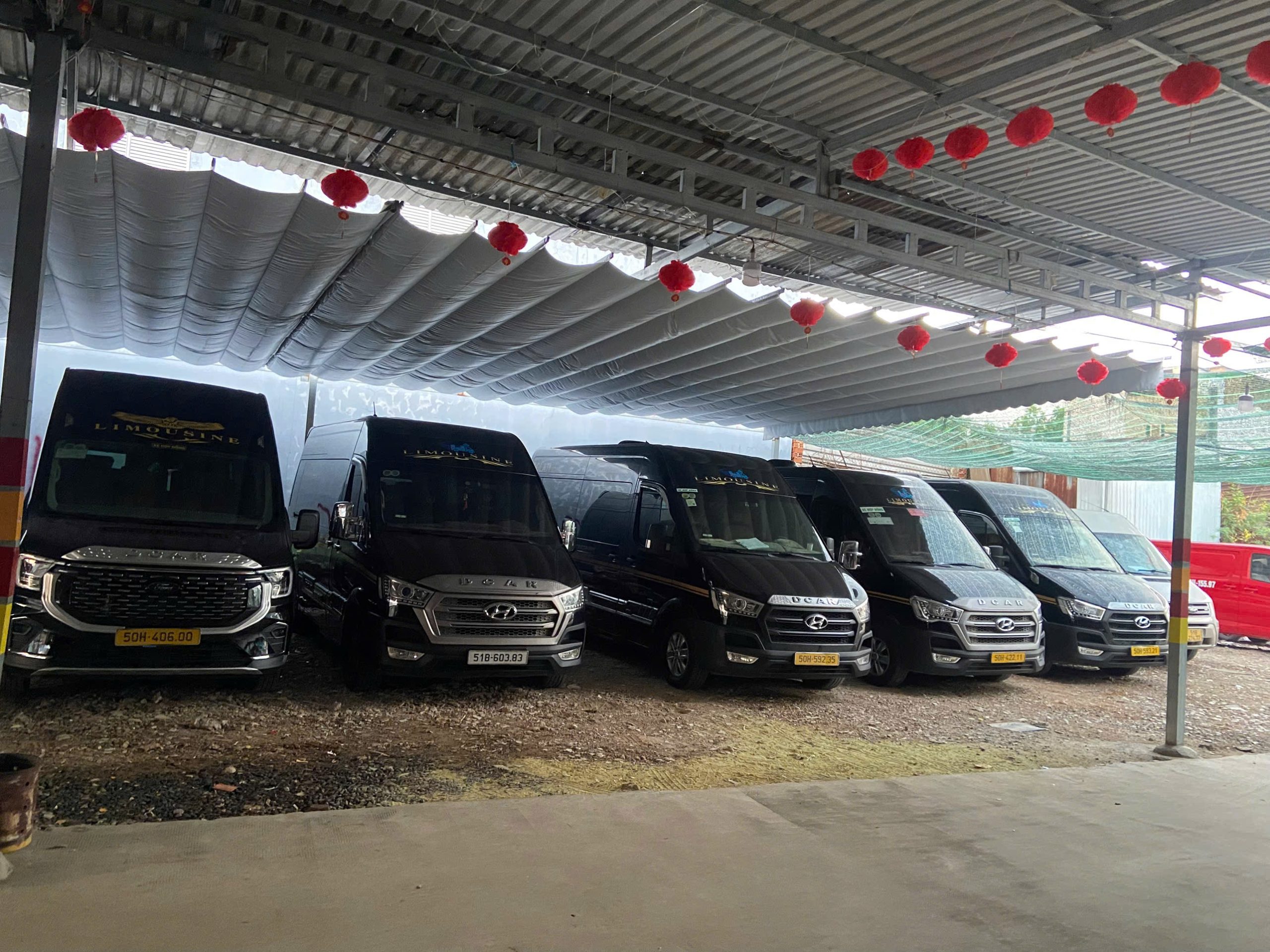 Xe Hợp Đồng Limousine 12 Chỗ Giá Rẻ