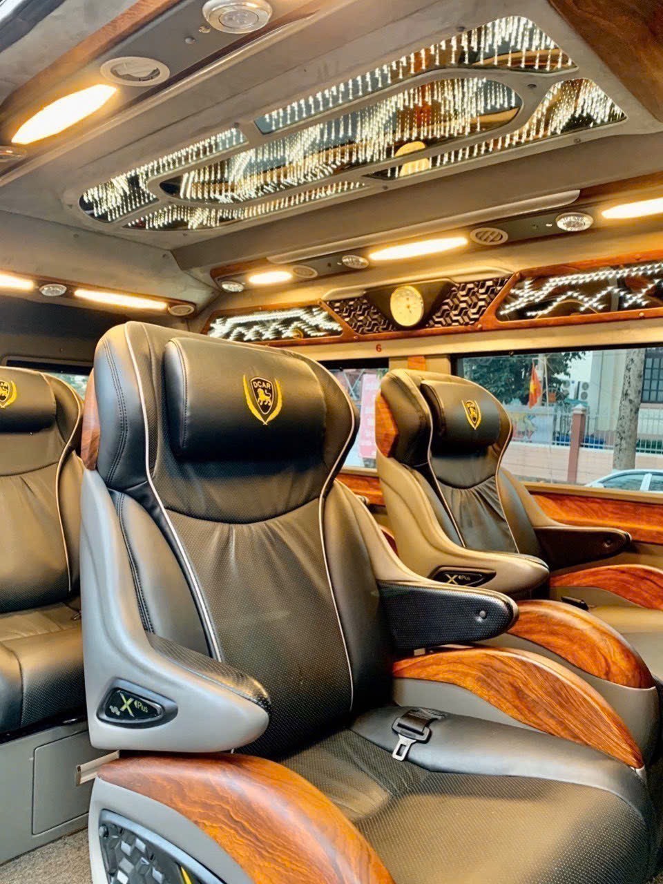 Xe Hợp Đồng Limousine Giá Rẻ Tp HCM 1