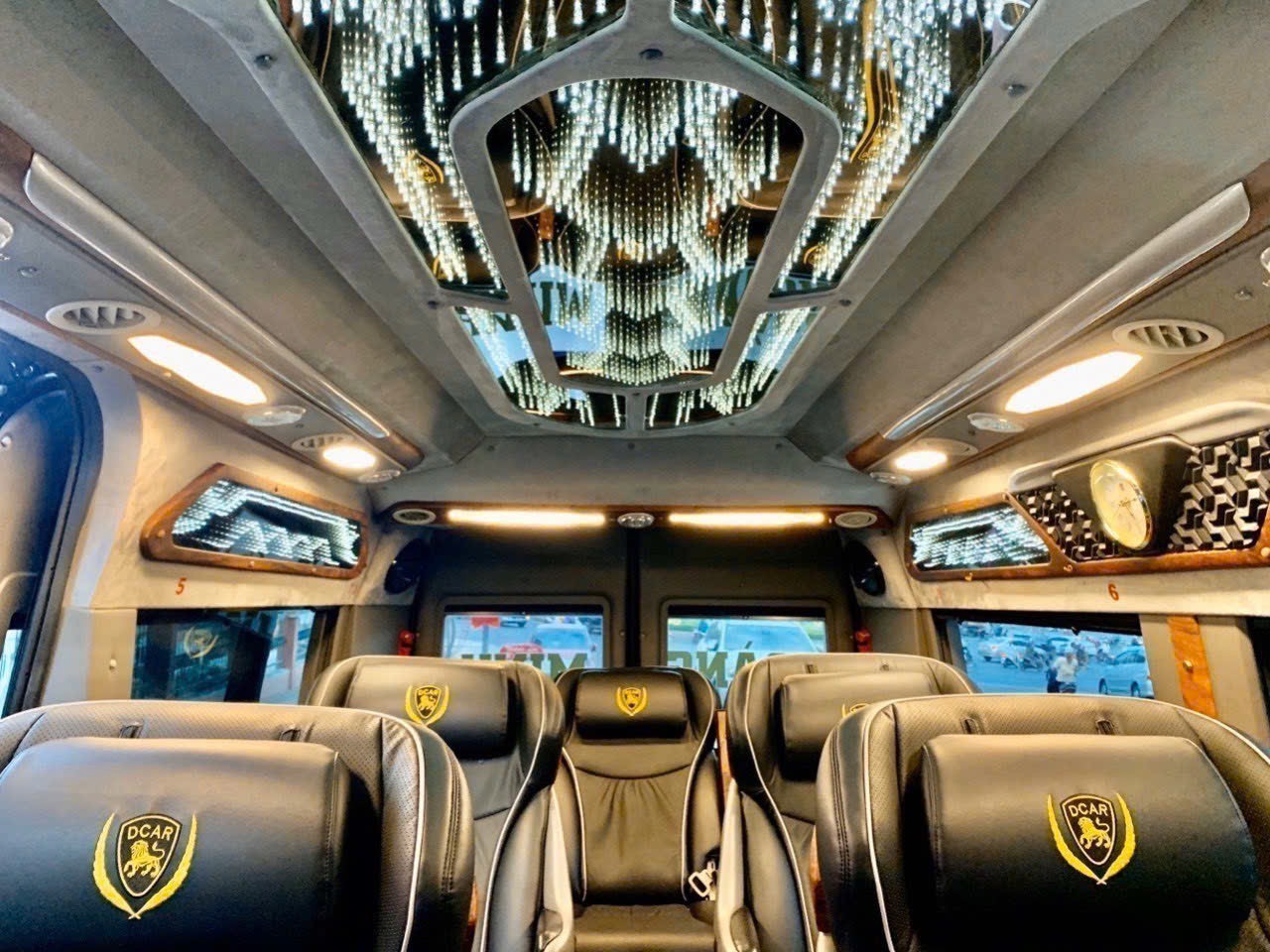 Thuê xe limousine dài hạn – hợp đồng tháng